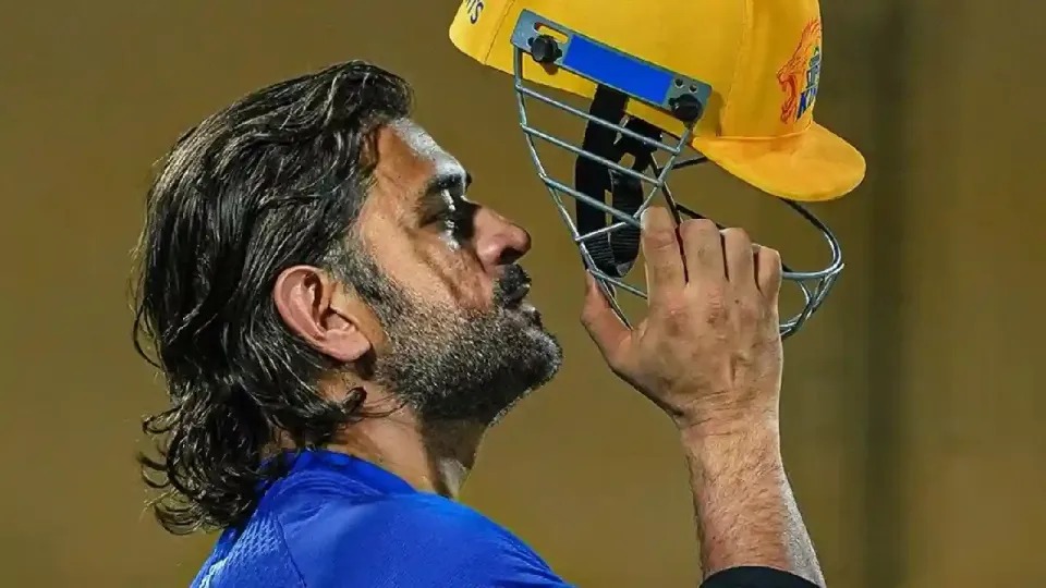 What kind of card do you have?.. Iva Trenda Mathi Vaipan.. - Dhoni playing in 2025 #IPL?