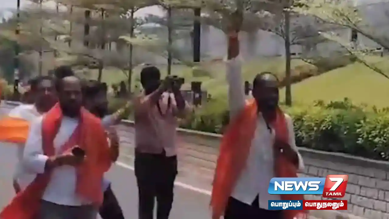 Andhra, BJYM, protest , Jaganhouse, Jagan Mohan Reddy, BJP