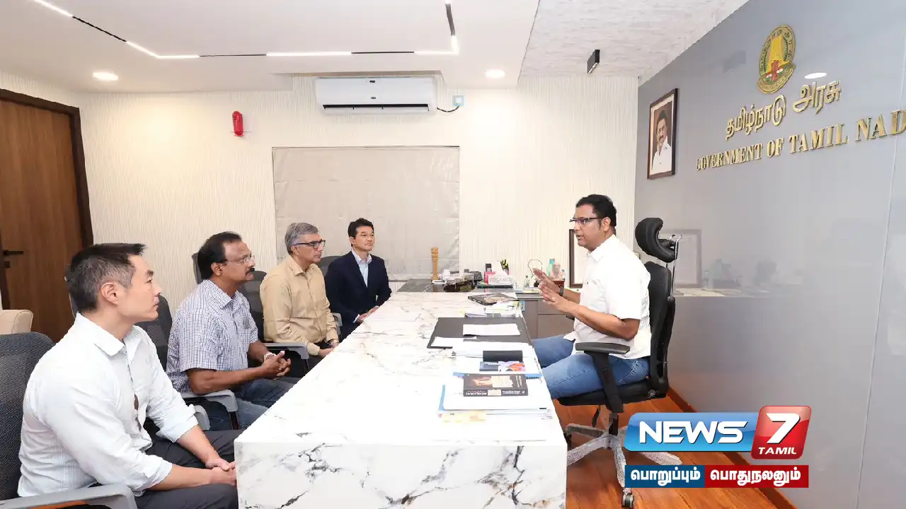 Minister TRP Raja today held talks with Samsung company managers as Samsung workers are on strike.