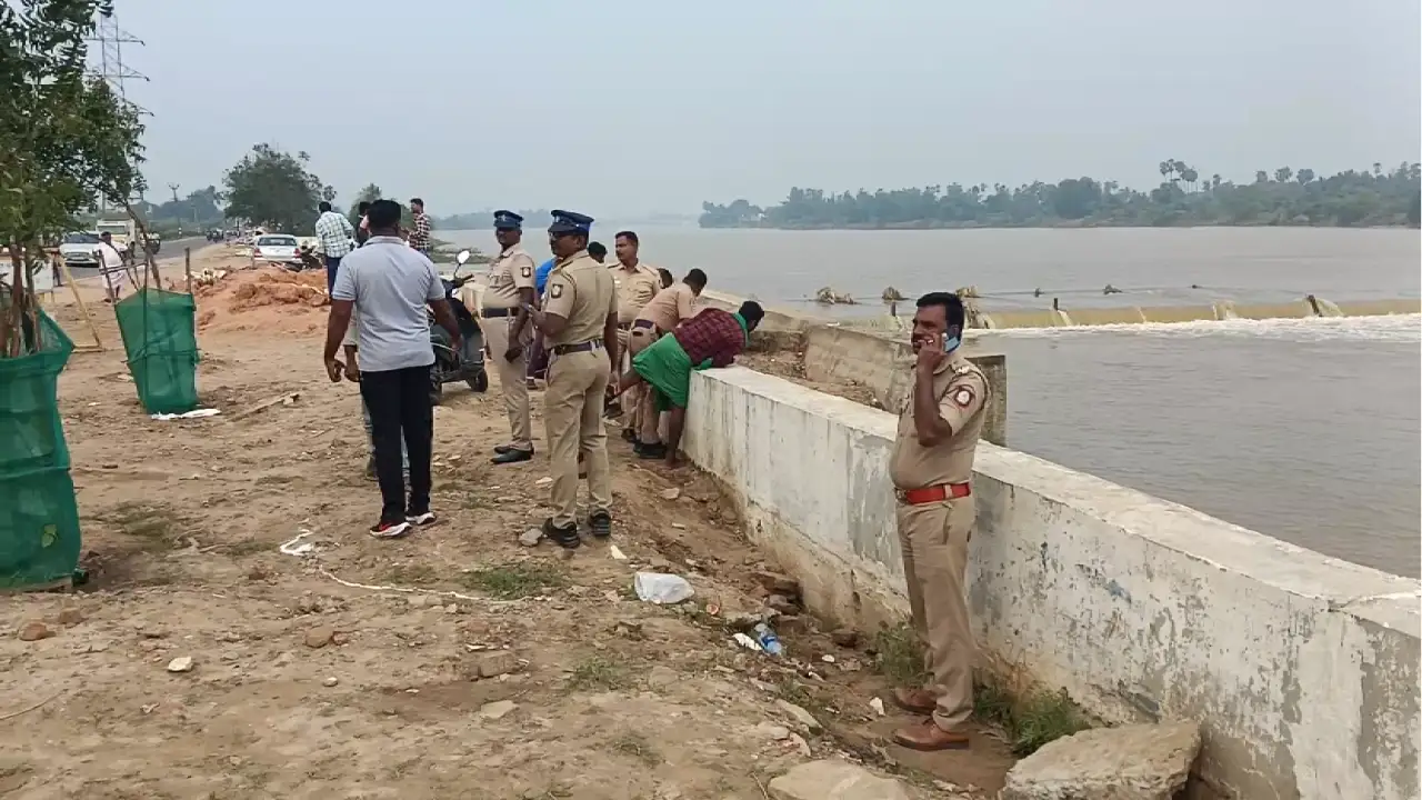 The bodies of 2 young children who floated in the Tenpenna river... the brutality of the father!