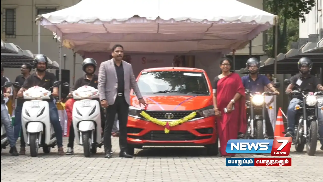 ஊழியர்களுக்கு கார், ராயல் என்ஃபீல்டு பைக்குகளை பரிசளித்த நிறுவனம்... எங்கு தெரியுமா?